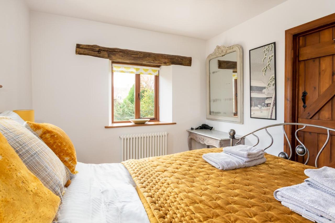 Granary Cottage - Luxury Barn Conversion Weston Subedge Exterior photo